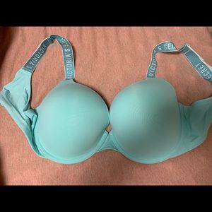 Size 38 D Victoria Secret bra new without tags